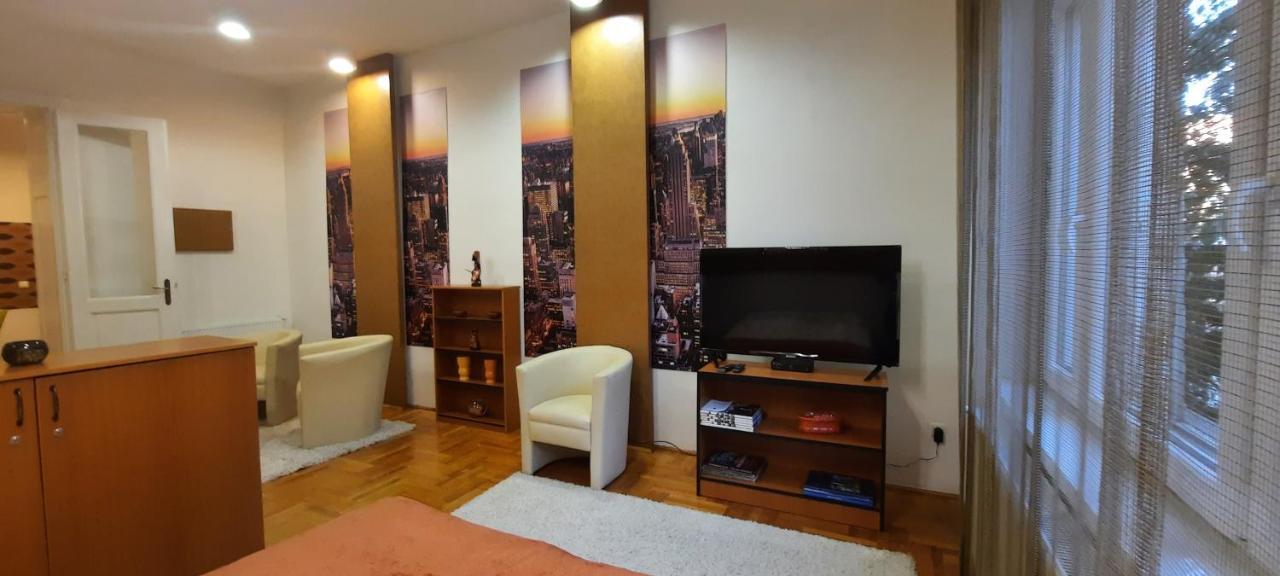City Life Apartment Дебрецен Екстер'єр фото
