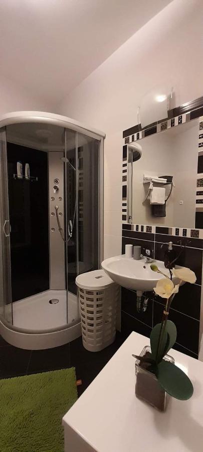 City Life Apartment Дебрецен Екстер'єр фото